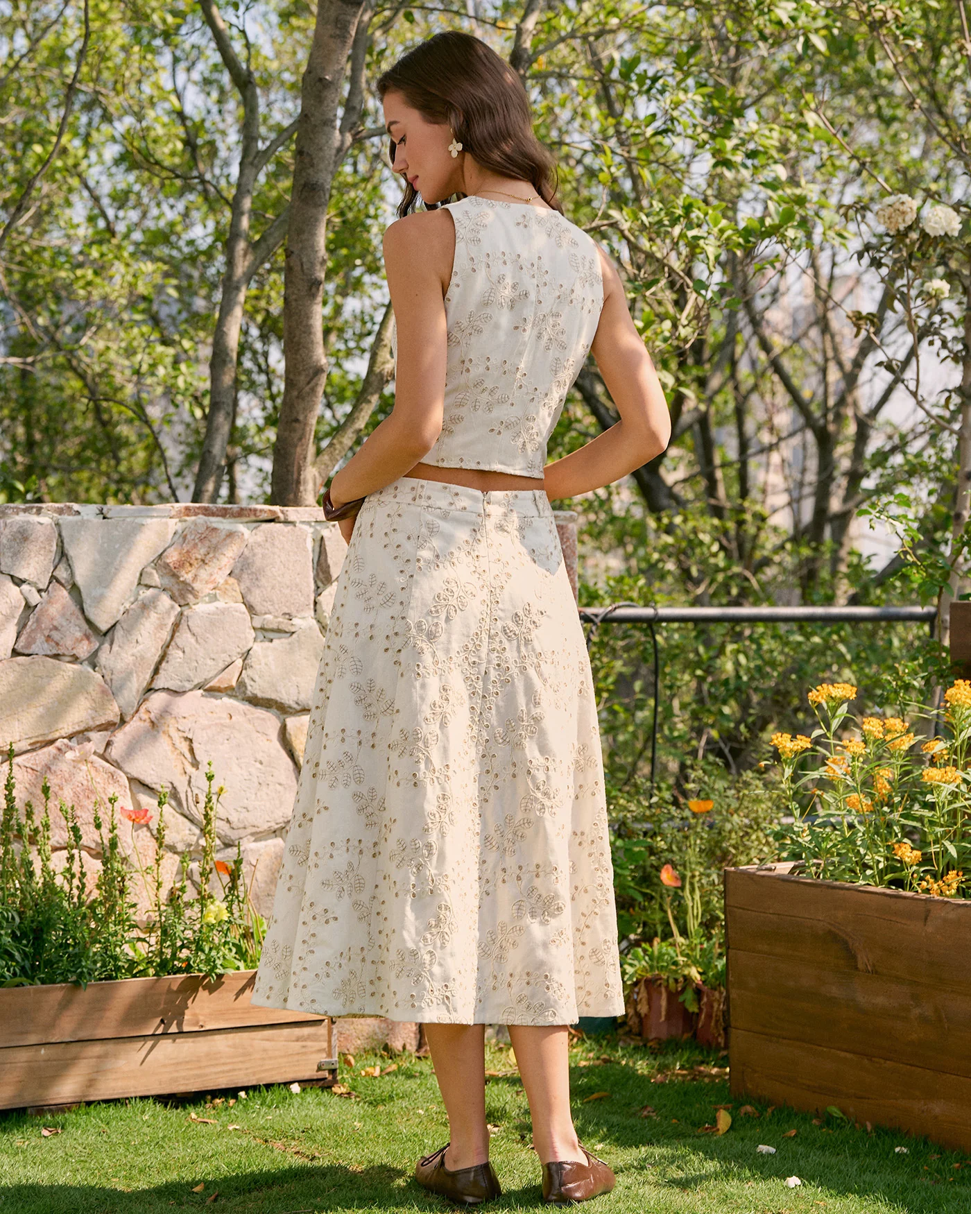 Beige V Neck Embroidery Tank Top - Image 6