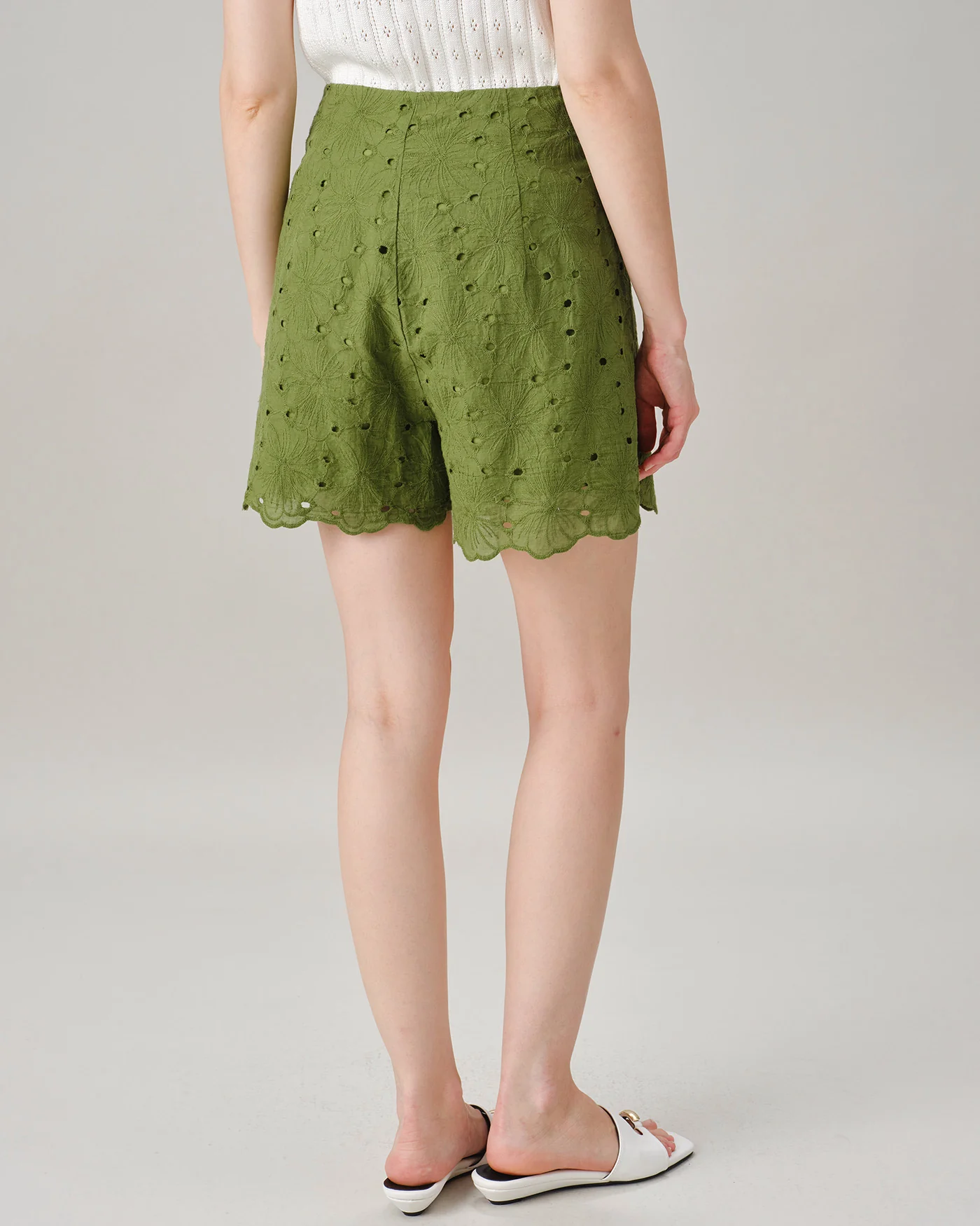 Green Cut Out Embroidery Pockets Shorts - Image 6