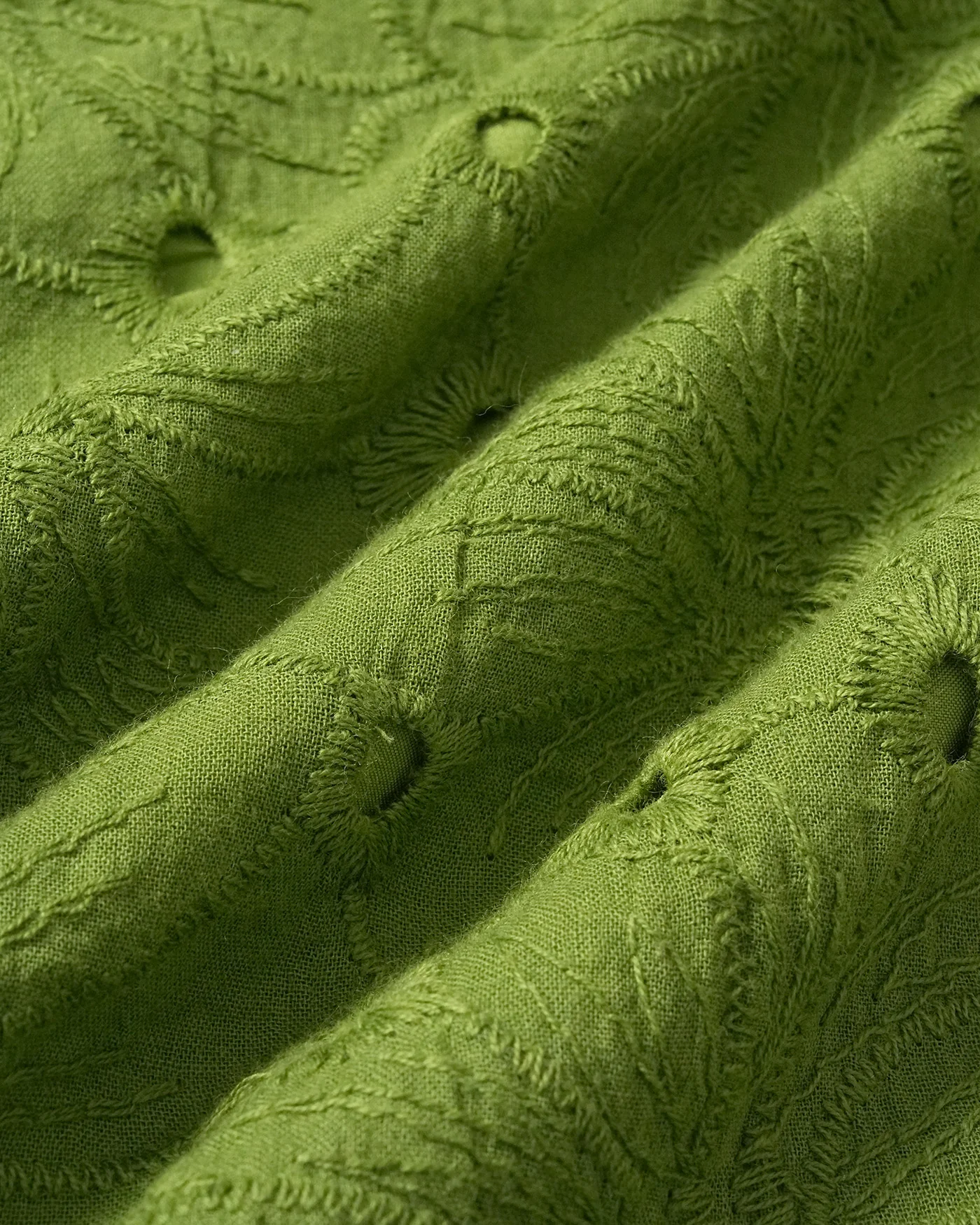 Green Cut Out Embroidery Pockets Shorts - Image 9