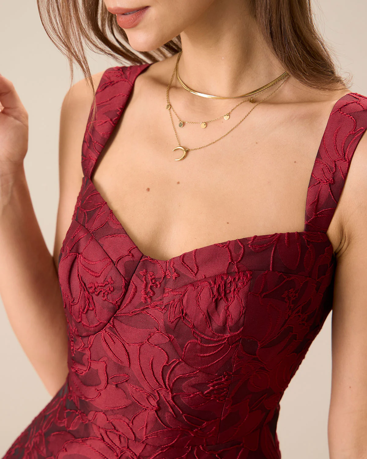 The Red Sweetheart Neck Jacquard Midi Dress - Image 2