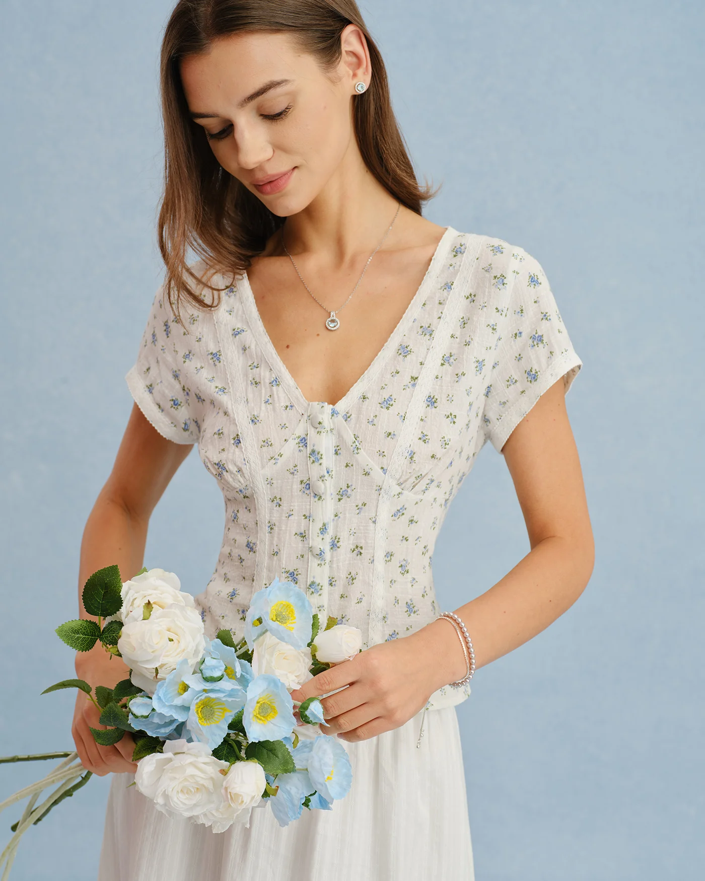White V Neck Floral Splicing Tee - Image 3