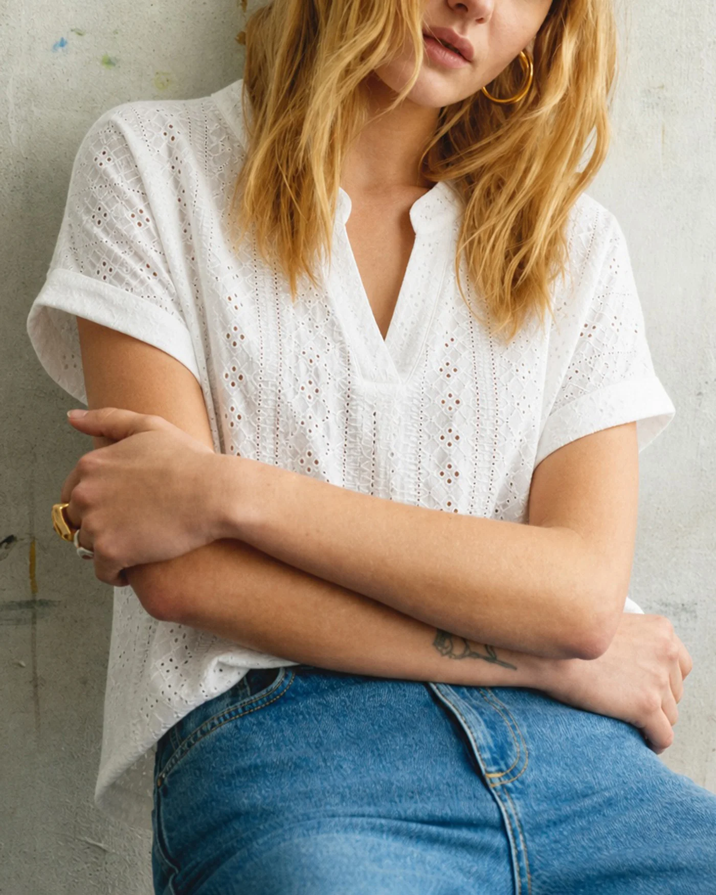 White V Neck Textured Cut Out Tee - Image 3